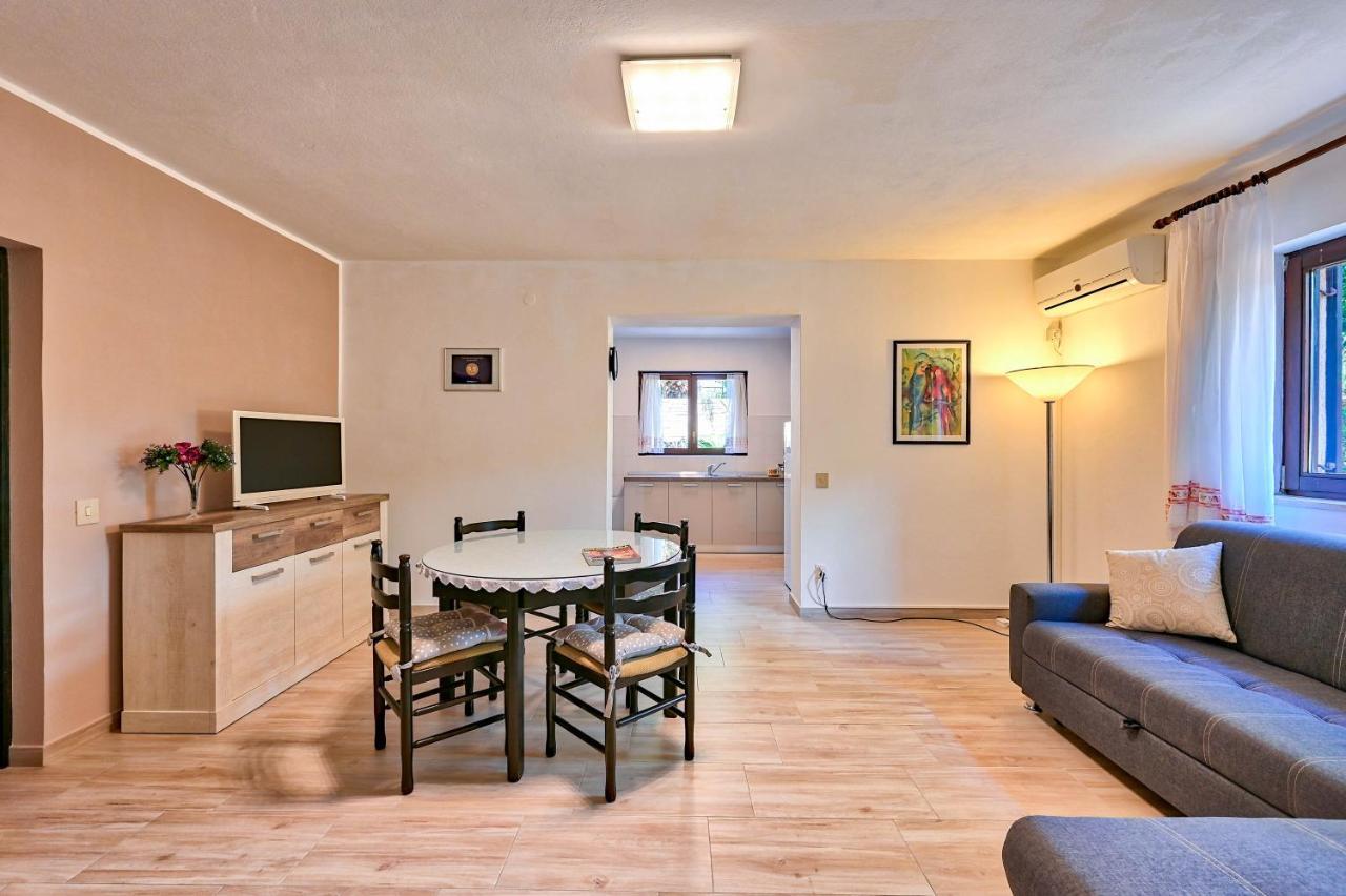 Iby Apartment พูลา ภายนอก รูปภาพ