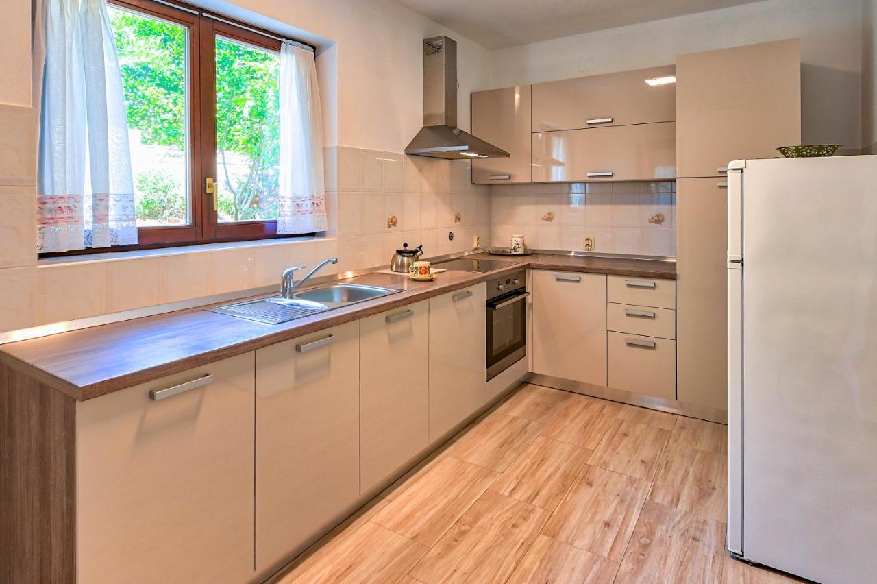 Iby Apartment พูลา ภายนอก รูปภาพ